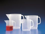 Mérőpohár füllel, PP, alacsony, 2.000 ml, domború beosztással