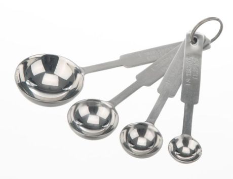 Set of 4 measuring spoons.
